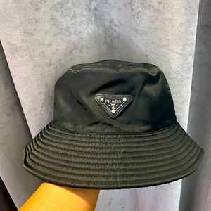 Prada nylon bucket hat 🎩